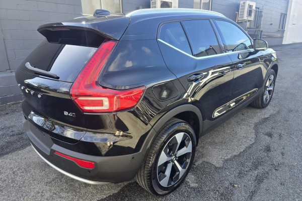 2026 MY27 Volvo XC40 XZ Ultra B4 Bright SUV Image 7