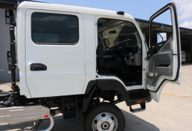 2019 Fuso Canter CREW CAB 4X4 Cab chassis