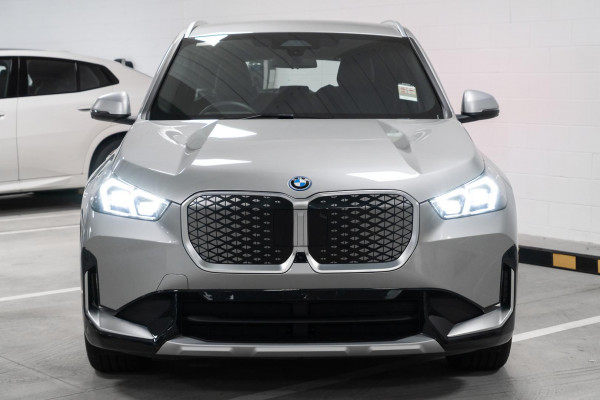 2024 BMW iX1 U11 eDrive20 xLine SUV image 3