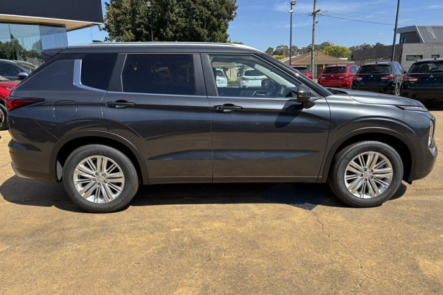 2024 Mitsubishi Outlander ZM LS SUV Image 8