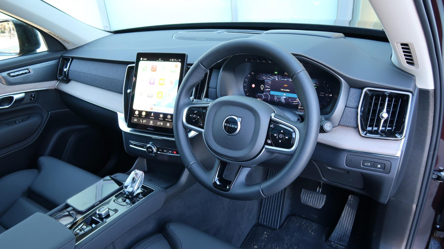 2025 MY26 Volvo XC90 L Series Plus T8 Plug-in Hybrid Dark SUV Image 25