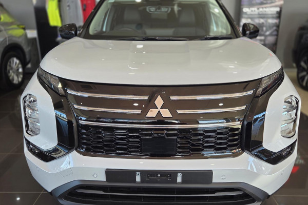2025 Mitsubishi Outlander ZM LS SUV Image 3