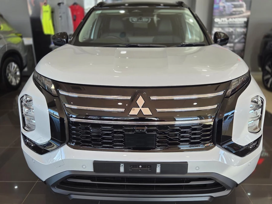 2025 Mitsubishi Outlander ZM LS SUV Image 3