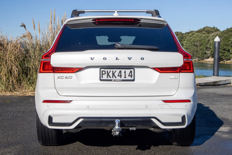 2022 Volvo XC60 T8 Ultimate Recharge PHEV SUV Image 7