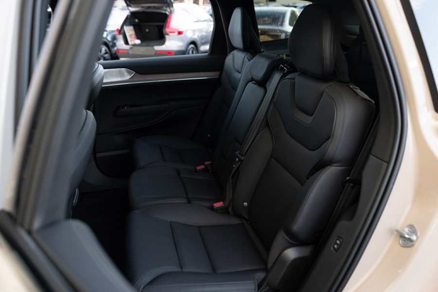 2025 Volvo EX90  Plus Twin Motor SUV Image 5