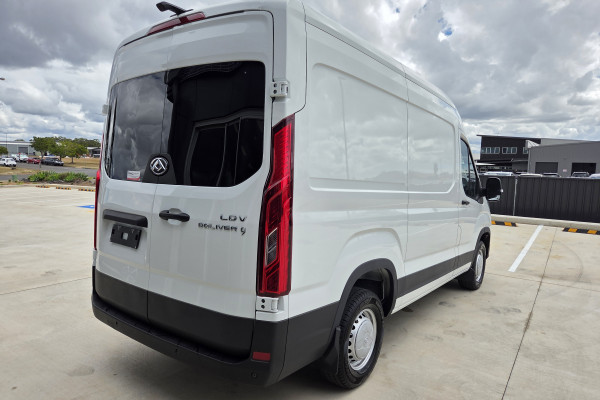 2026 MY24 LDV Deliver 9 Mid Roof MWB Van Image 3