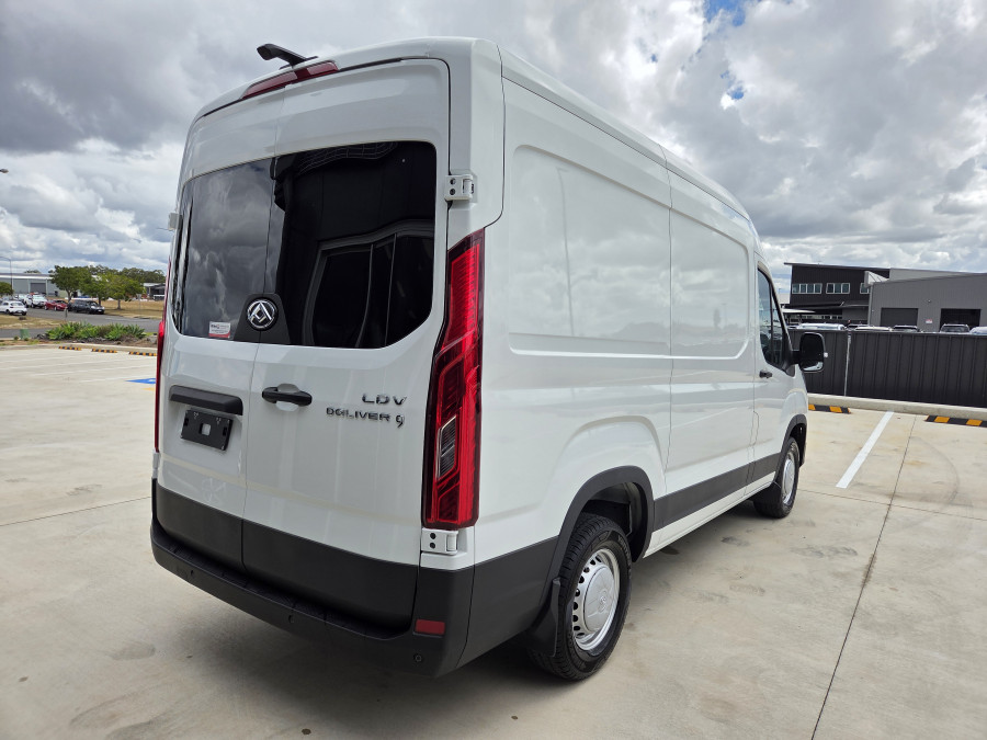 2026 MY24 LDV Deliver 9 Mid Roof MWB Van Image 3