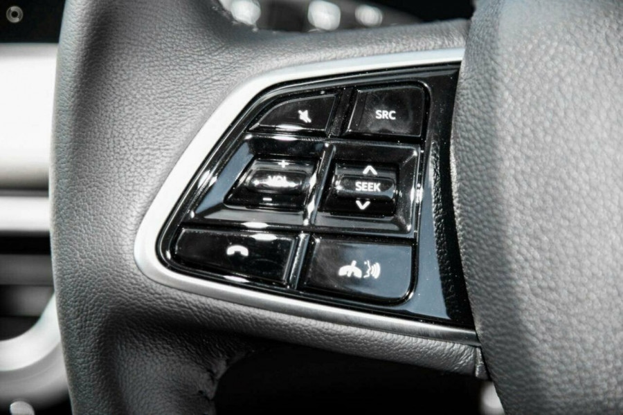 2025 Mahindra XUV700  AX7L SUV Image 9