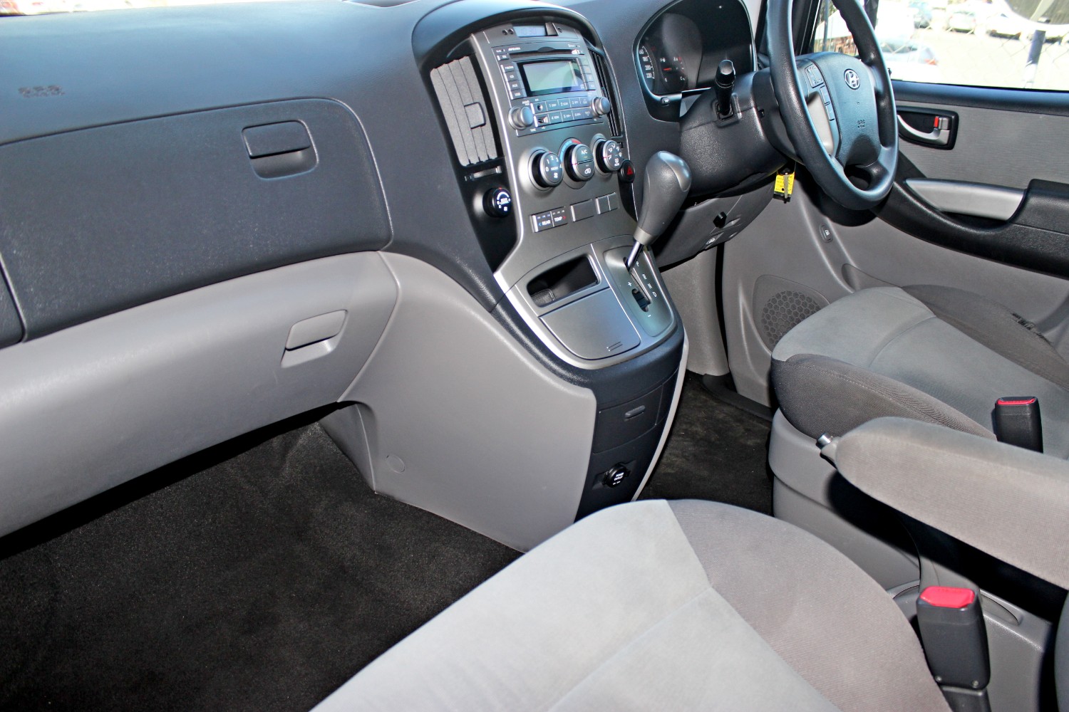 2013 Hyundai Imax TQ-W  Wagon Image 12