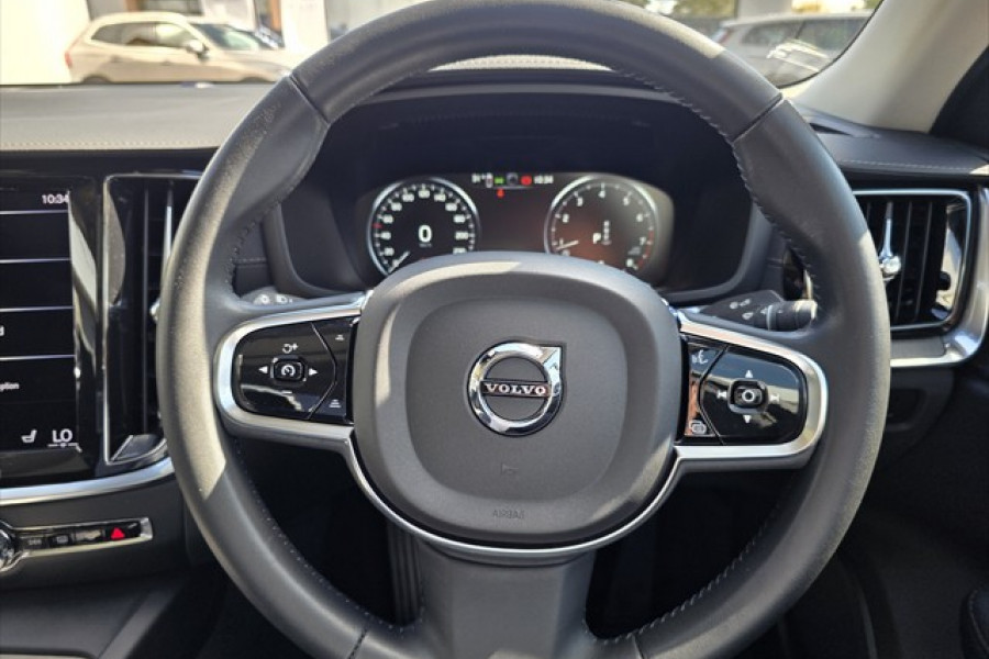 2022 Volvo S60  B5 Inscription Sedan Image 9