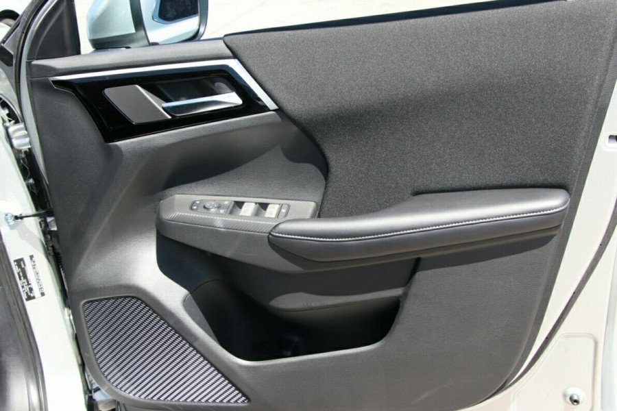 2024 Mitsubishi Outlander ZM ES SUV Image 15