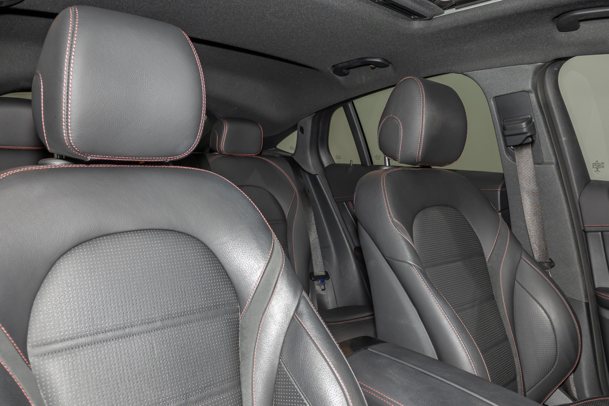 2022 Mercedes-Benz Glc 300 4matic Coupe Image 4