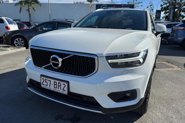 2020 Volvo XC40 XZ T4 Momentum SUV Image 2