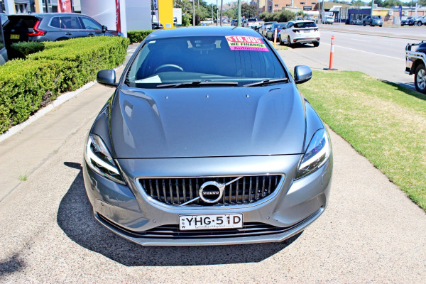 2016 Volvo V40 T3 - Momentum Hatch