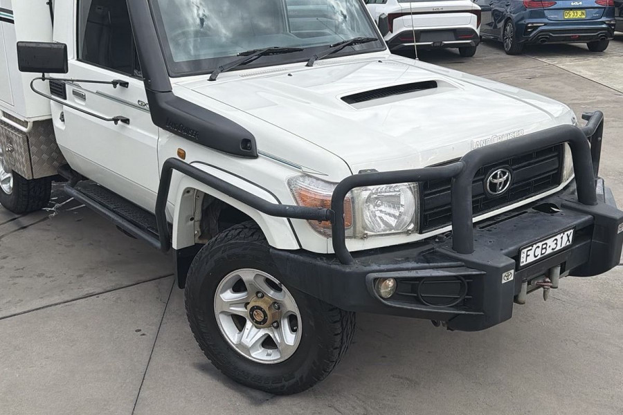 2013 Toyota LandCruiser VDJ76R GX Cab Chassis Image 2