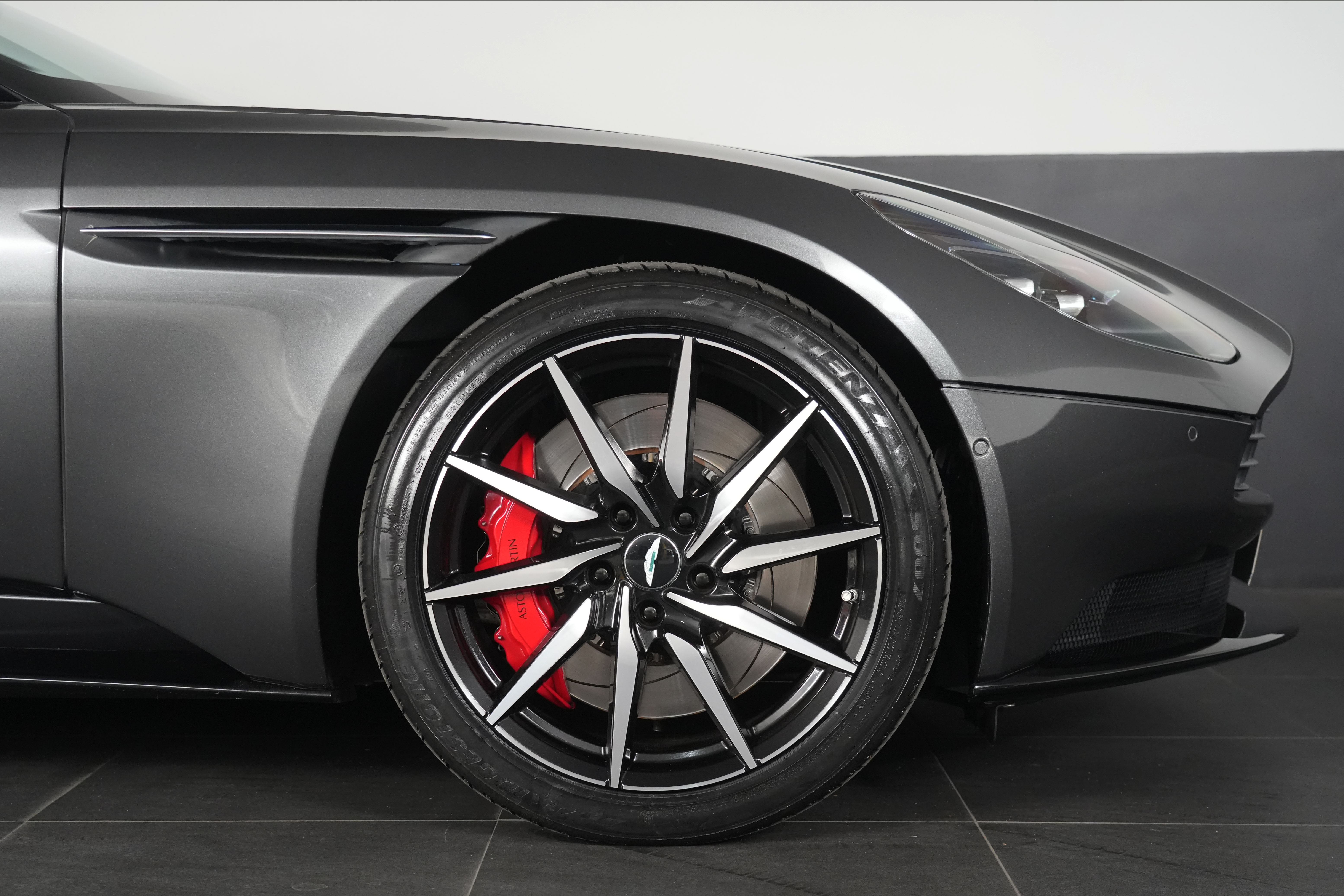 2018 Aston Martin DB11 Coupe Image 21