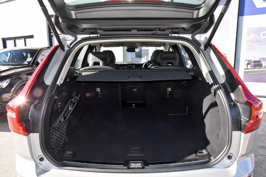 2023 MY24 Volvo XC60  Ultimate B5 Bright SUV Image 21