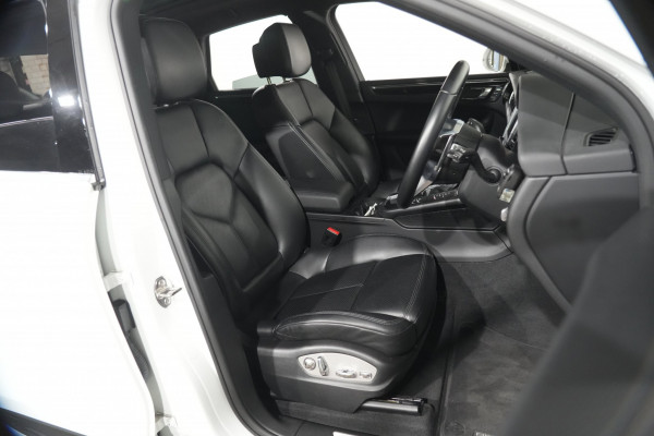 2017 Porsche Macan S SUV Image 20