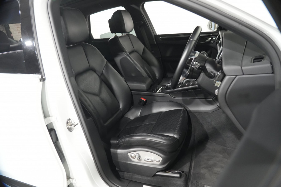 2017 Porsche Macan S SUV Image 20
