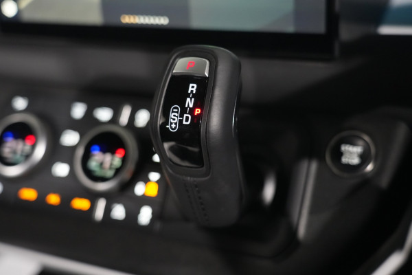 2025 Land Rover Defender L663 130 D350 X-Dynamic SE SUV image 17
