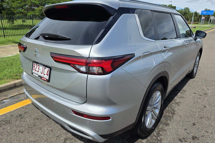 2023 MY24 Mitsubishi Outlander ZM LS SUV Image 7