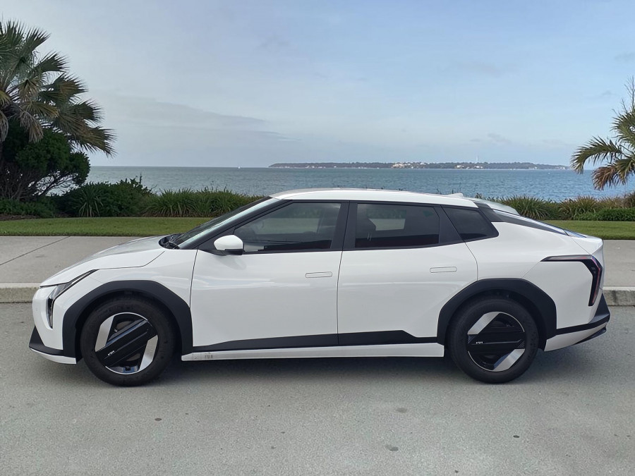 2026 Kia EV4  Air Standard Range Sedan Image 5