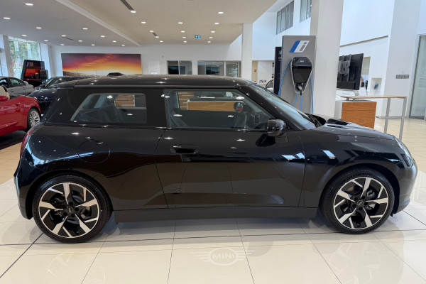 2024 MINI Hatch E - Classic Hatch Image 4