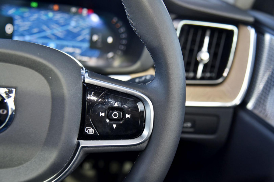 2025 MY26 Volvo XC60 UZ Ultra B5 Dark SUV Image 16
