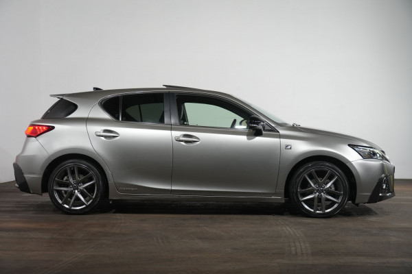2019 Lexus CT 200h. Hybrid F Sport Hatch image 4