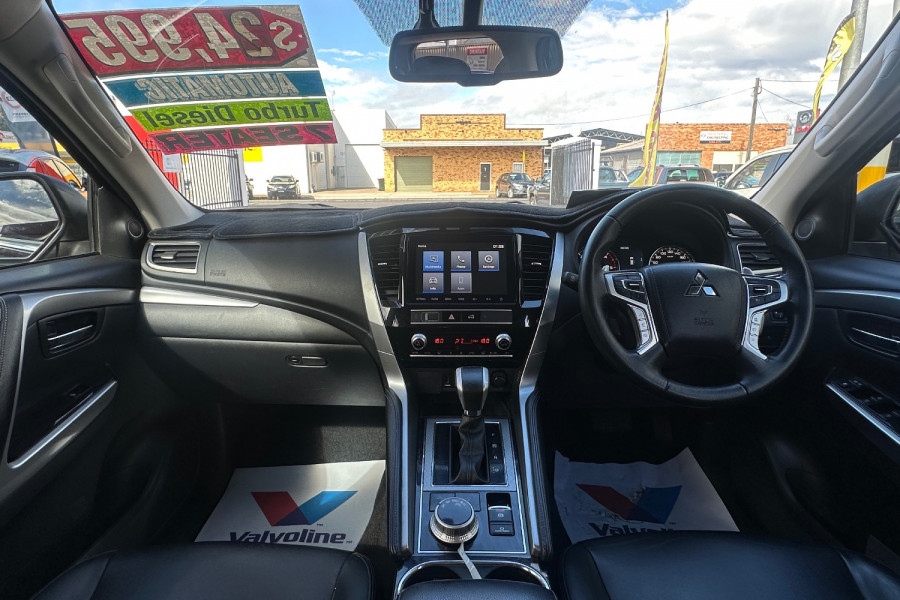 2020 Mitsubishi Pajero Sport QE GLS SUV Image 16