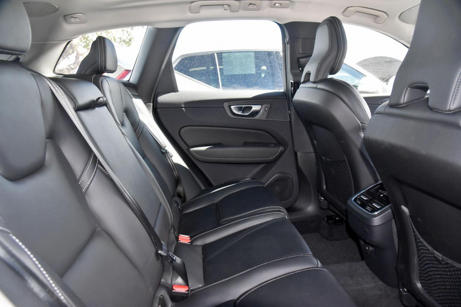 2023 Volvo XC60  Ultimate B5 Bright SUV Image 8