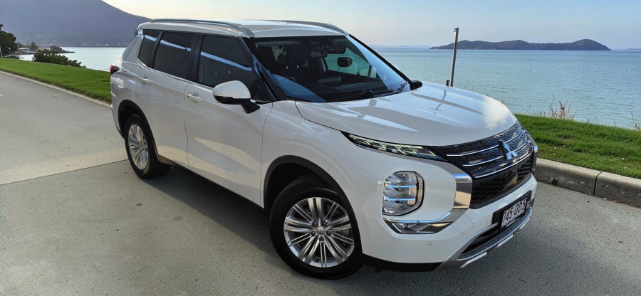 2024 Mitsubishi Outlander ZM LS SUV Image 1