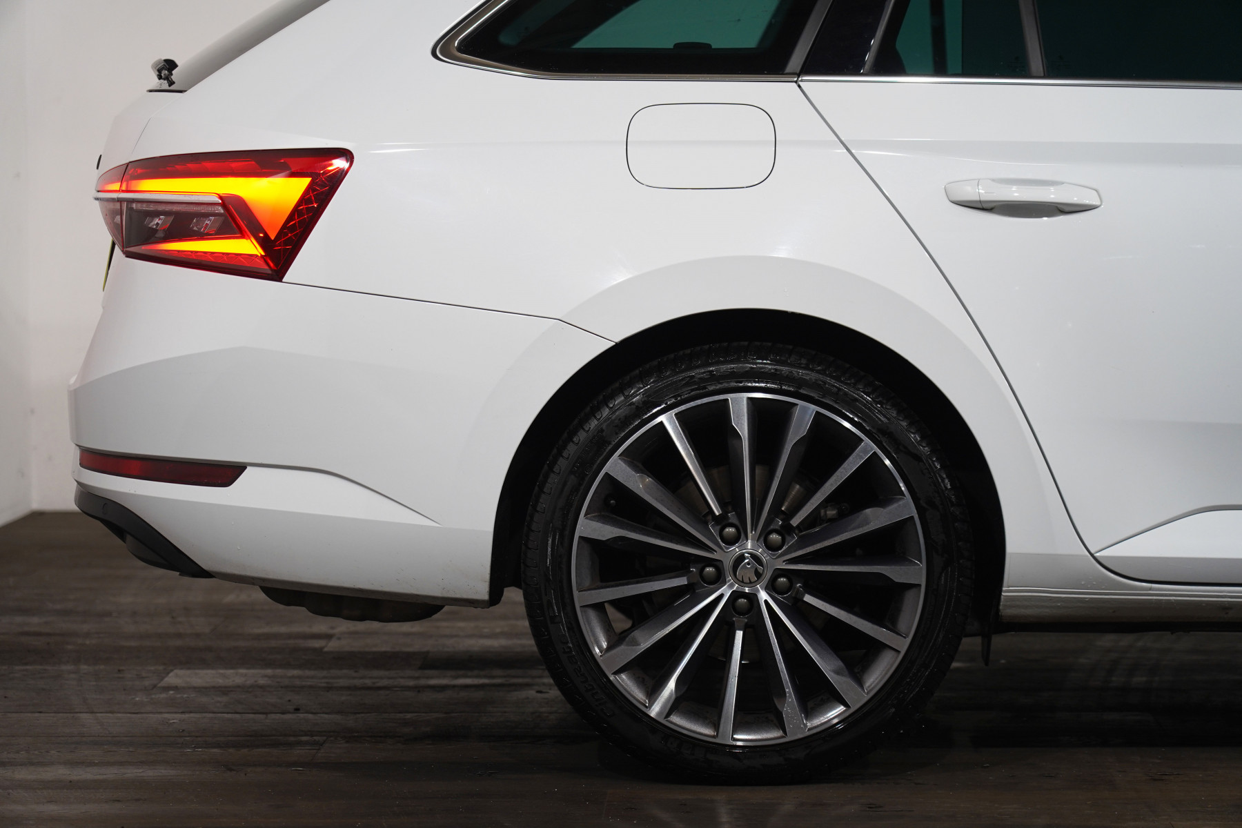 2022 Skoda Superb Style SUV Image 6