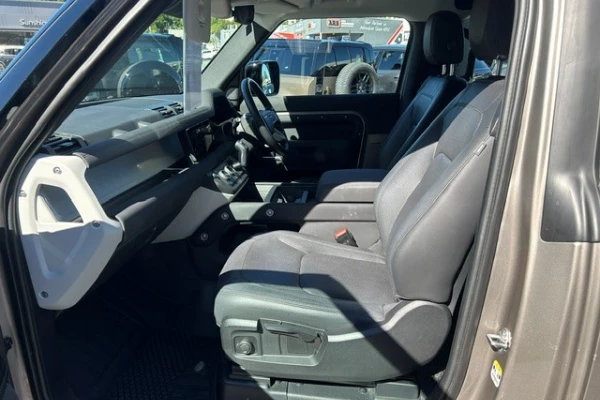 2023 MY23.5 Land Rover Defender L663 90 D250 S SUV Image 10