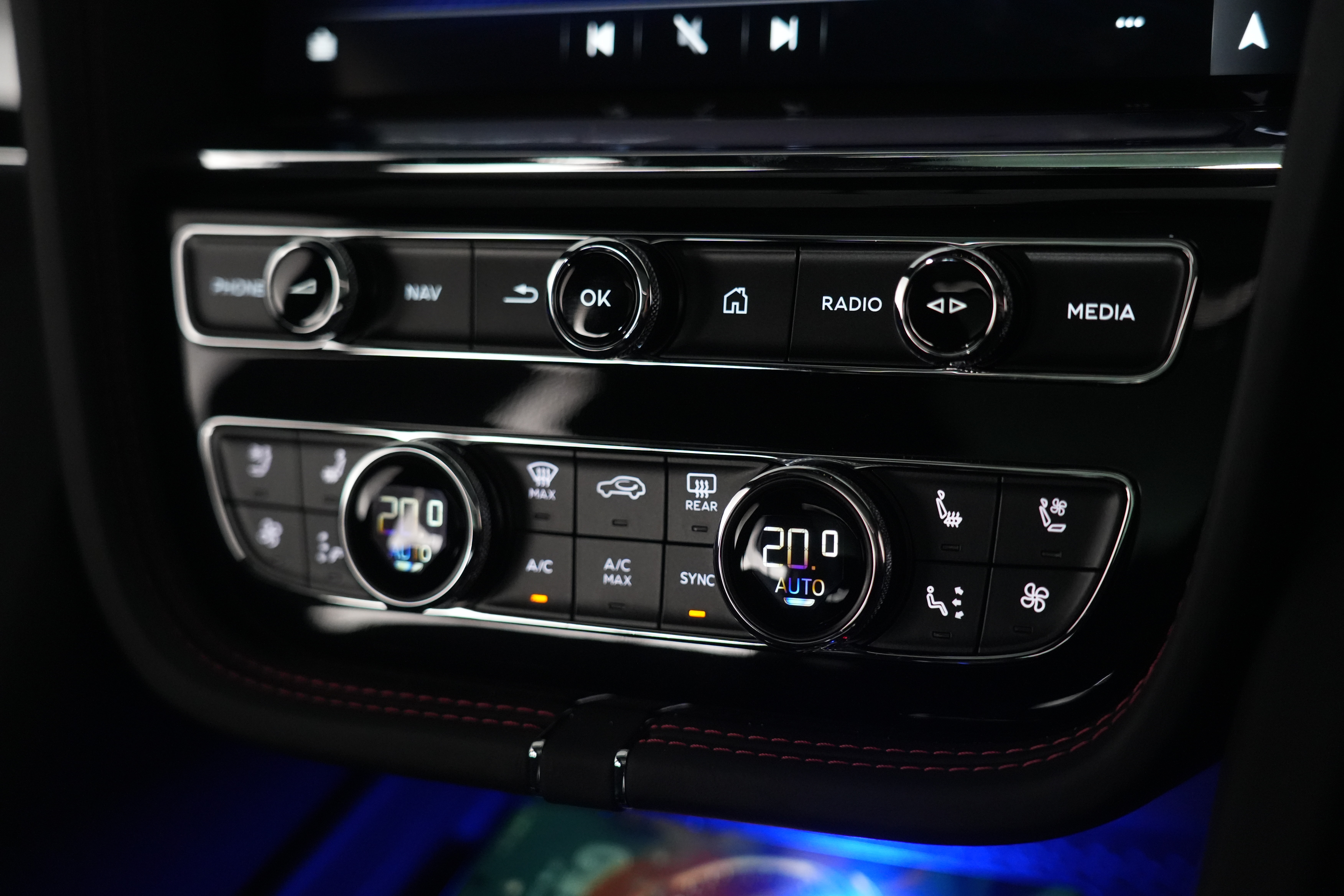 2024 Bentley Bentayga V8 SUV Image 35