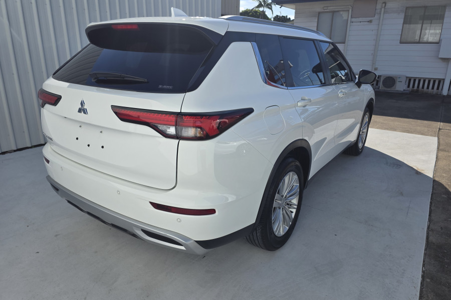 2024 Mitsubishi Outlander ZM LS SUV Image 7
