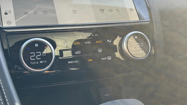 2024 MY24.75 Jaguar E-PACE X540 R-Dynamic SE SUV image 24