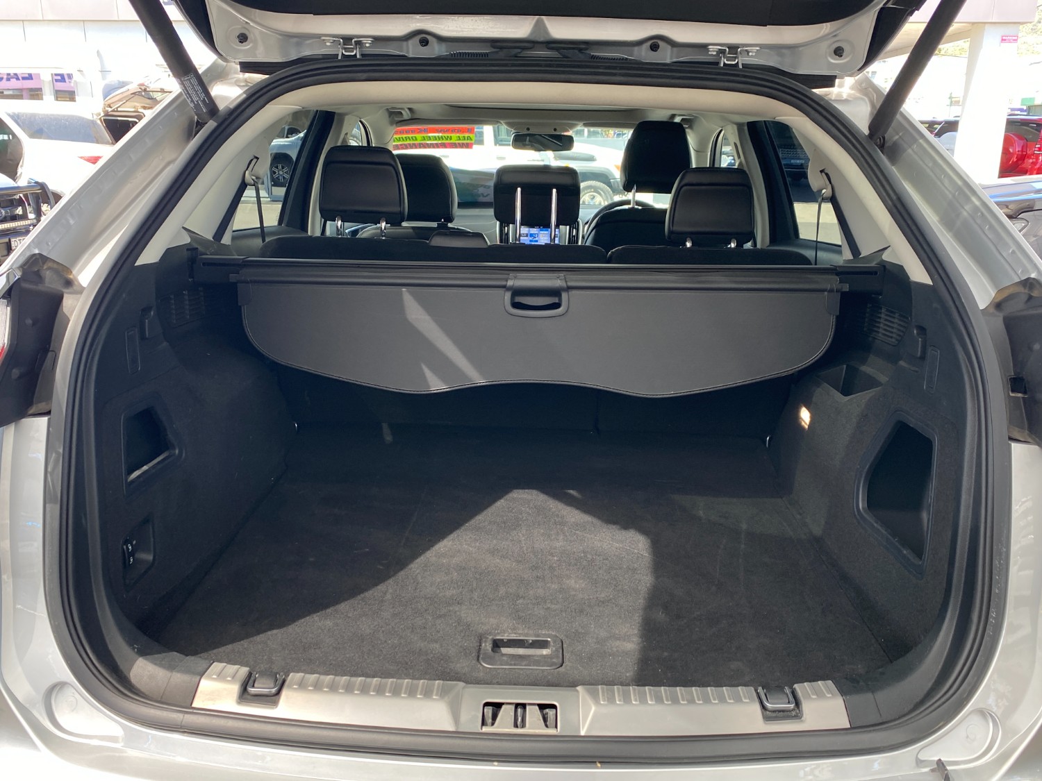 2019 Ford Endura CA  Titanium SUV Image 11
