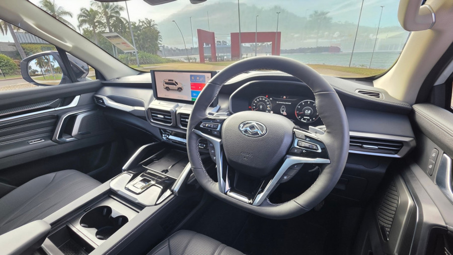 2026 MY25 LDV D90 SV9A Executive SUV Image 4