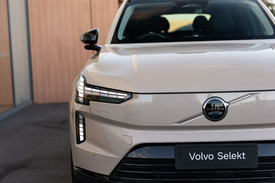 2025 Volvo EX90  Plus Twin Motor SUV Image 10