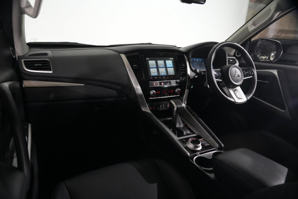 2025 Mitsubishi Pajero Sport Exceed SUV Image 11