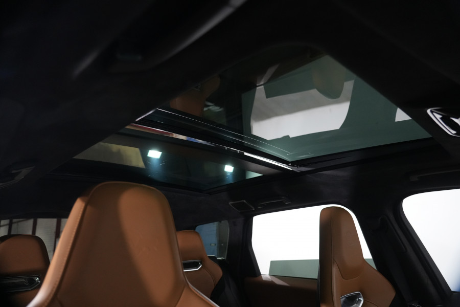 2021 Land Rover Range Rover Sport P575 SVR SUV Image 28