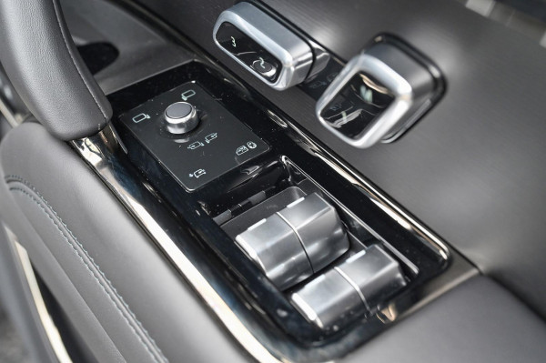 2026 Land Rover Range Rover Sport L461 D300 Dynamic SE SUV image 18