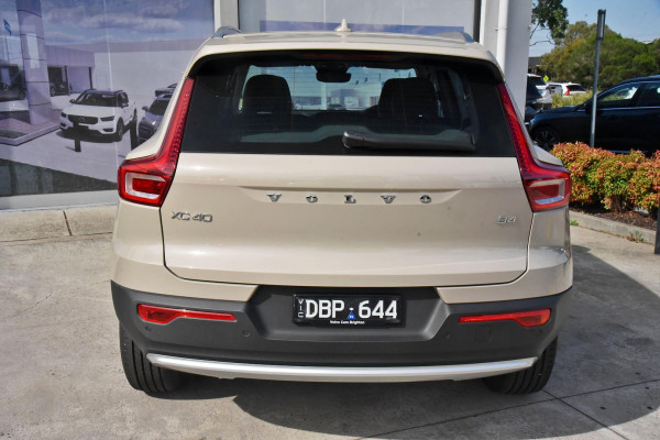 2023 Volvo XC40  Plus B4 SUV Image 5