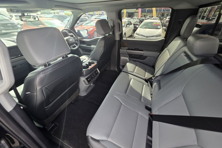 2023 Ford F-150 No Series Lariat Dual Cab Image 13