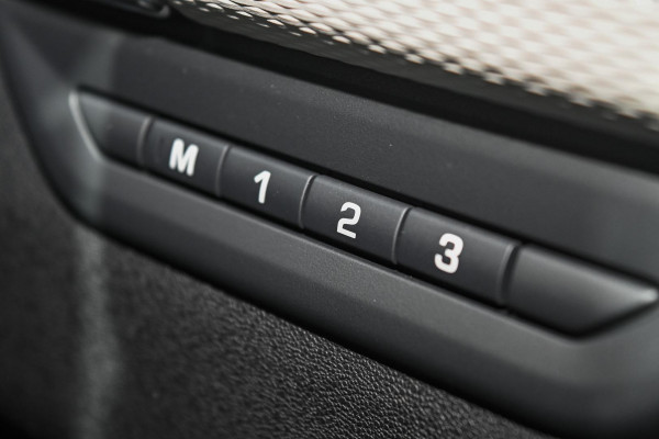 2025 MY25.5 Land Rover Discovery Sport L550 P300e Dynamic SE SUV image 13