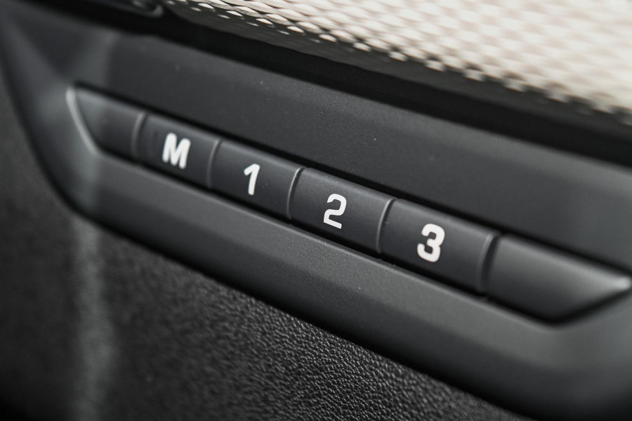 2025 MY25.5 Land Rover Discovery Sport L550 P300e Dynamic SE SUV