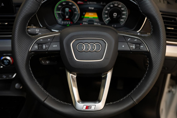 2025 Audi Q5 FY 55 TFSI e S Line SUV image 11