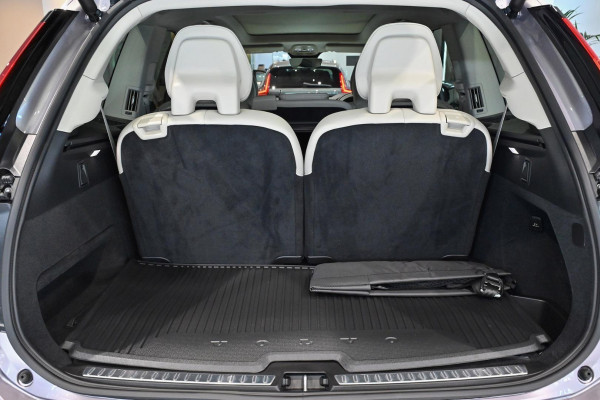 2026 Volvo XC90 L Series Ultra B5 Dark SUV Image 9