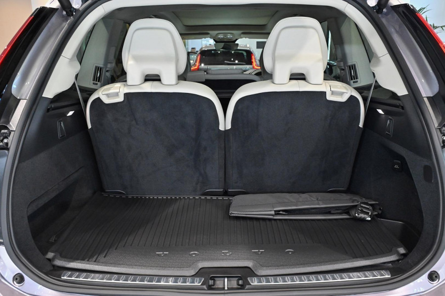 2026 Volvo XC90 L Series Ultra B5 Dark SUV Image 9